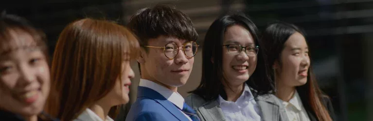 1622940 hly intern banner dark