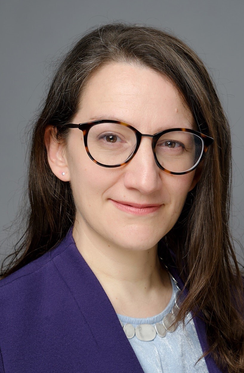 Headshot Robyn Vesey HBS colour